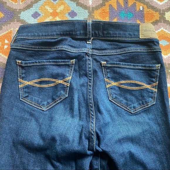 Girl’s Abercrombie & Fitch Kids Jeans Size 16, but fit more like a 12/14 - Picture 5 of 7